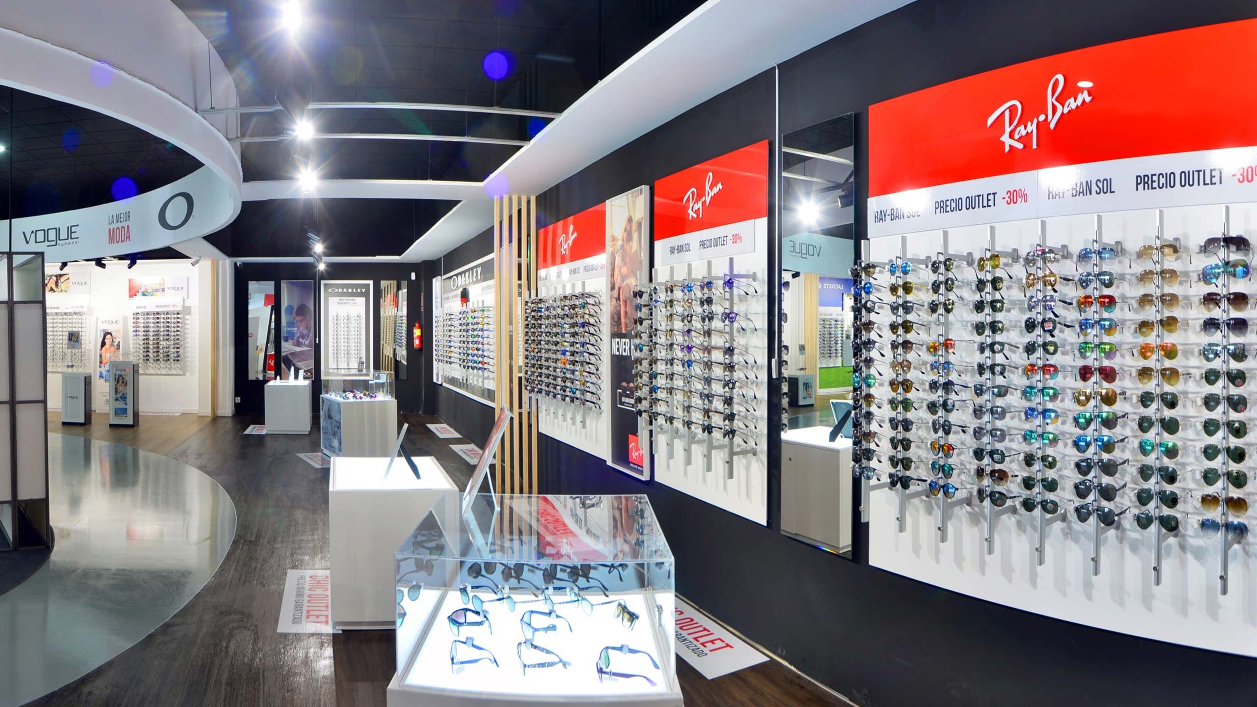 Expositores de gafas en local Visual óptica