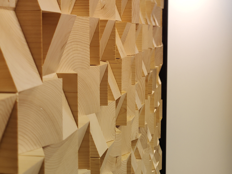Pared con acabado moderno de madera